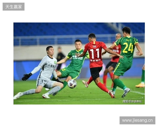 半场-国安0-0蓉城 王子铭包抄踢空失空门 韦世豪报复性铲球染黄