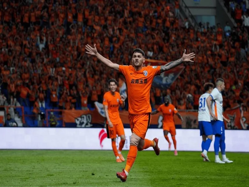 半场-玉昆暂3-0泰山 奥斯卡双响卡约闪击克雷桑中框+失误被断